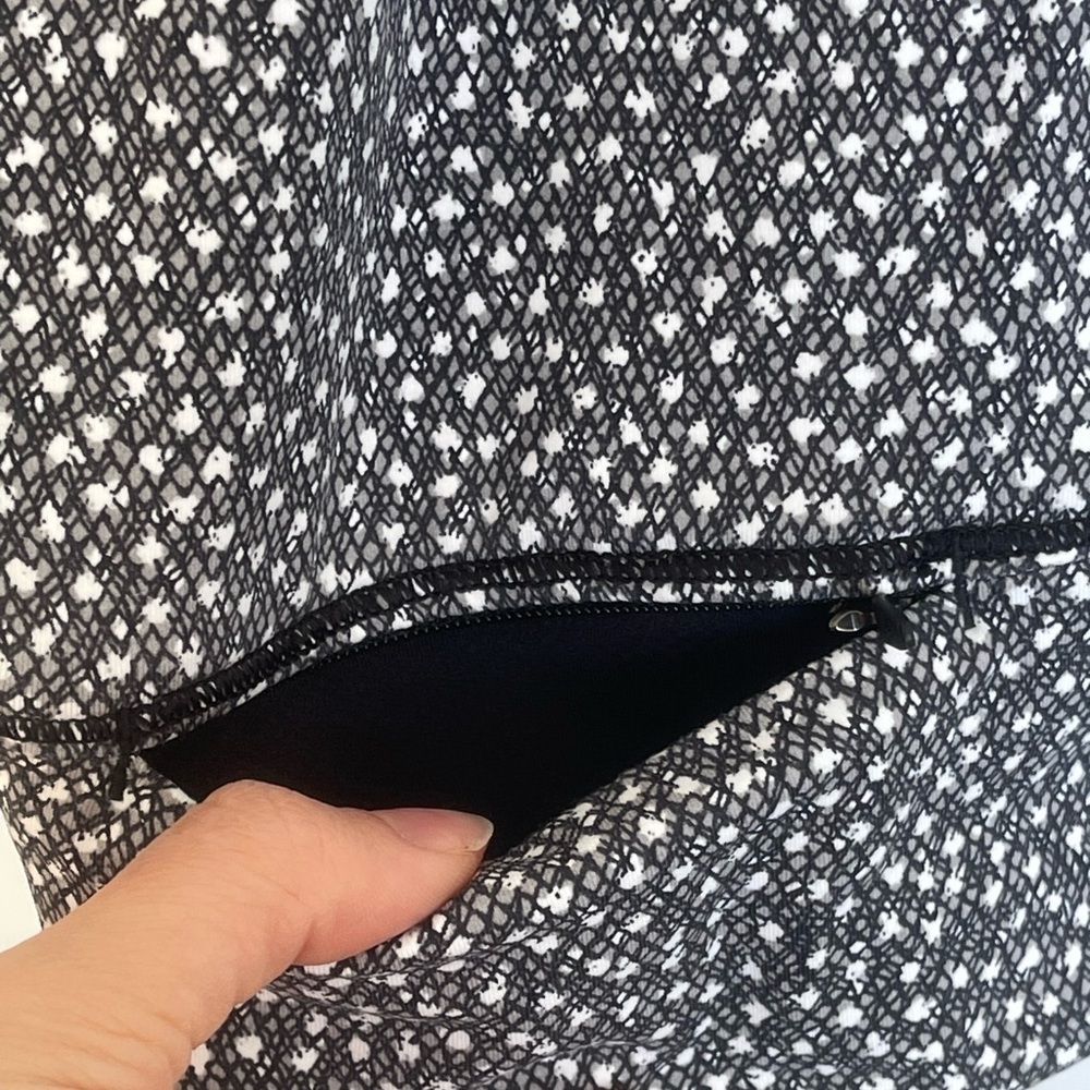 Lululemon Rush Hour Long Sleeve Frozen Fizz White Black - Picture 11 of 11
